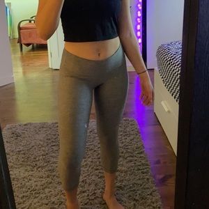 SIZE 6 LULULEMONS✨